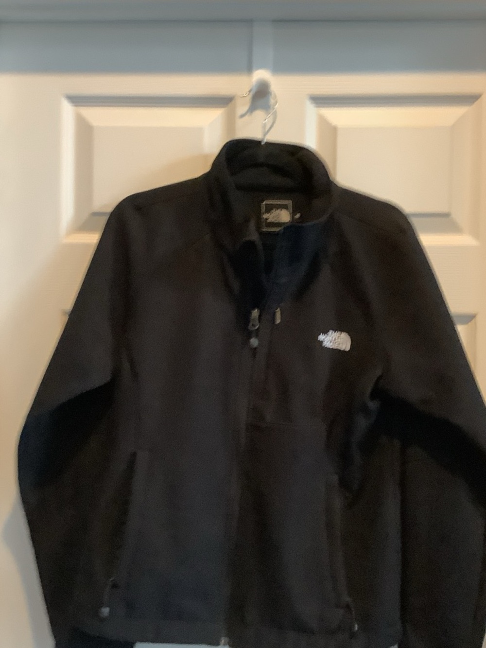 The North Face women’s Black Lightweight Softshell Jacket - Picture 4 of 8